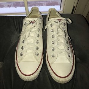 White low top converse!!!⭐️